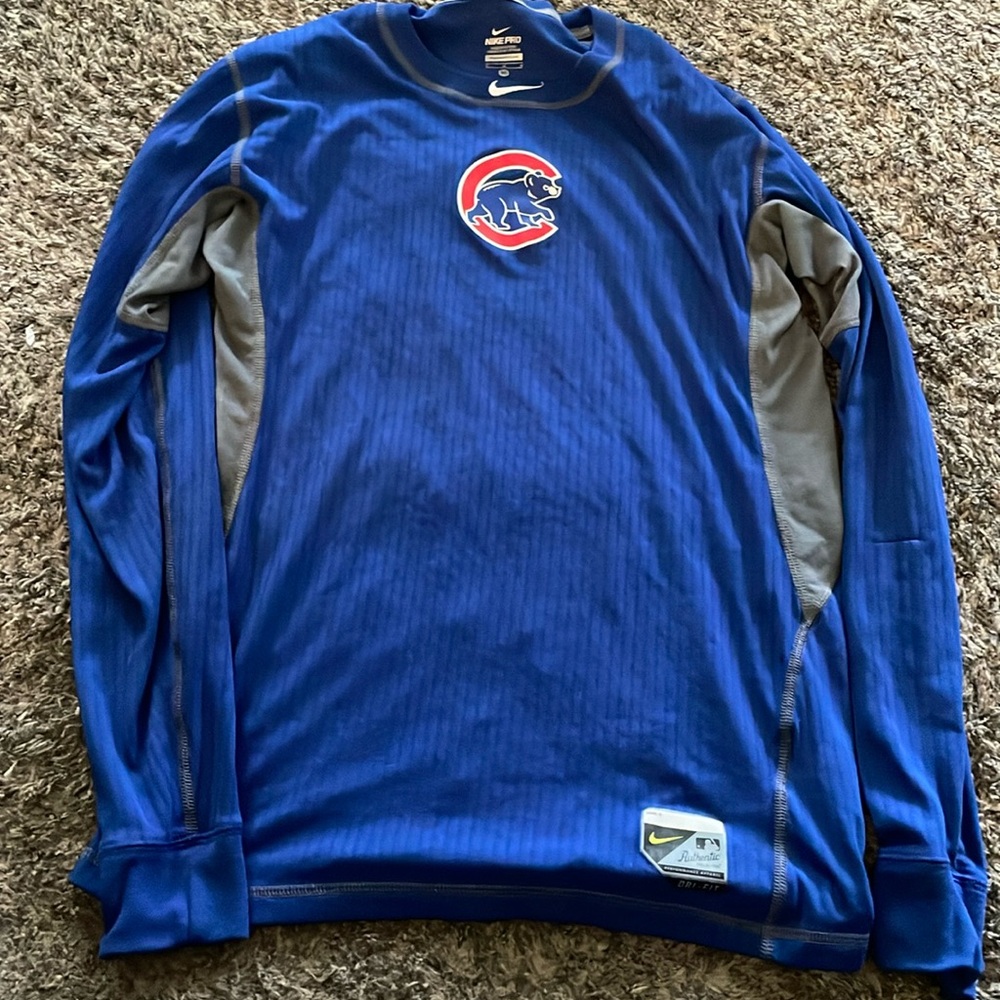 Cubs long sleeve Nike Pro shirt, size M